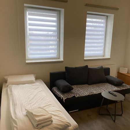Modernes Apartment Mit 2 Schlafzimmern Und Privatparkplatz Nahe Innenstadt Neumünster Extérieur photo
