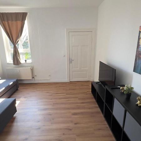 Modernes Apartment Mit 2 Schlafzimmern Und Privatparkplatz Nahe Innenstadt Neumünster Extérieur photo
