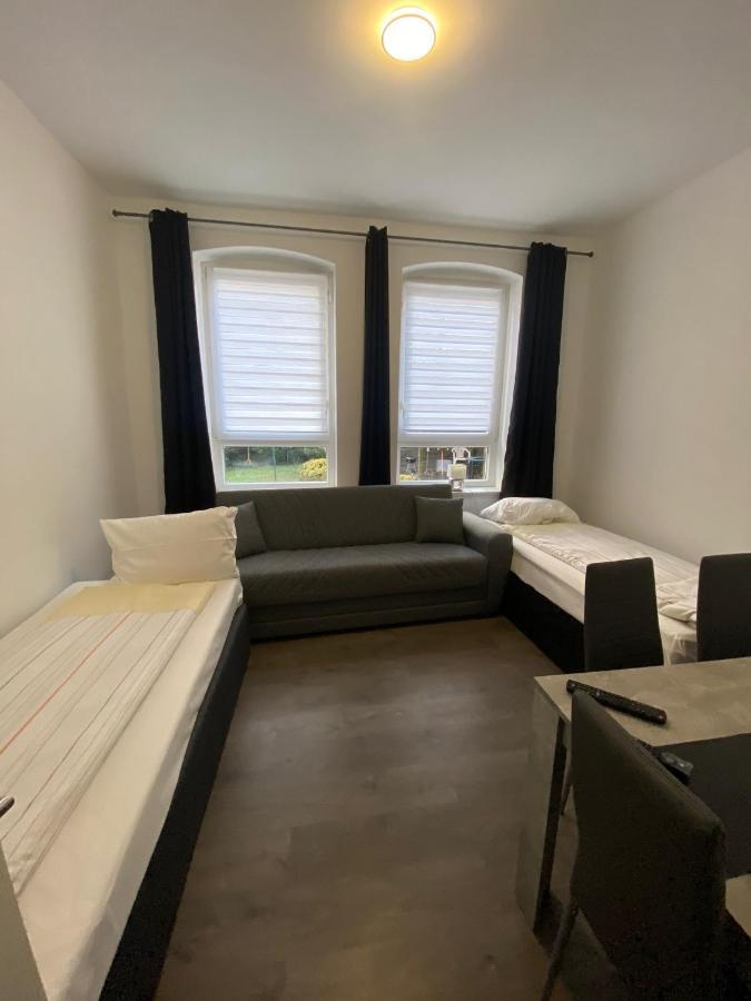 Modernes Apartment Mit 2 Schlafzimmern Und Privatparkplatz Nahe Innenstadt Neumünster Extérieur photo
