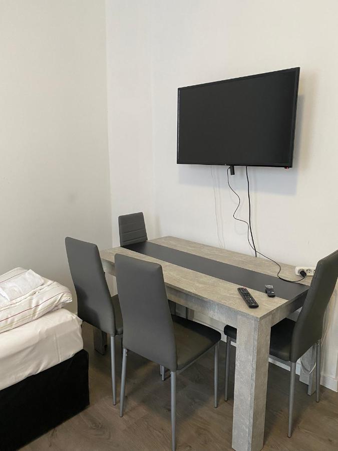 Modernes Apartment Mit 2 Schlafzimmern Und Privatparkplatz Nahe Innenstadt Neumünster Extérieur photo
