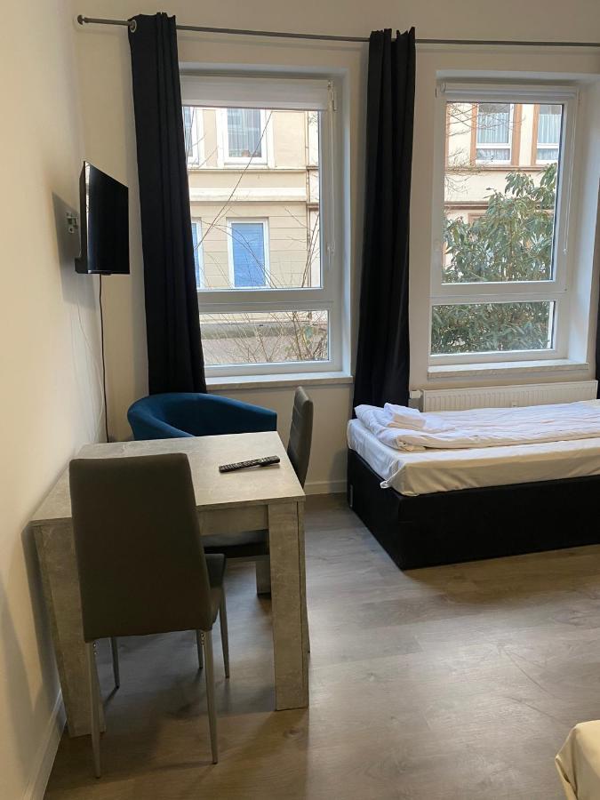 Modernes Apartment Mit 2 Schlafzimmern Und Privatparkplatz Nahe Innenstadt Neumünster Extérieur photo