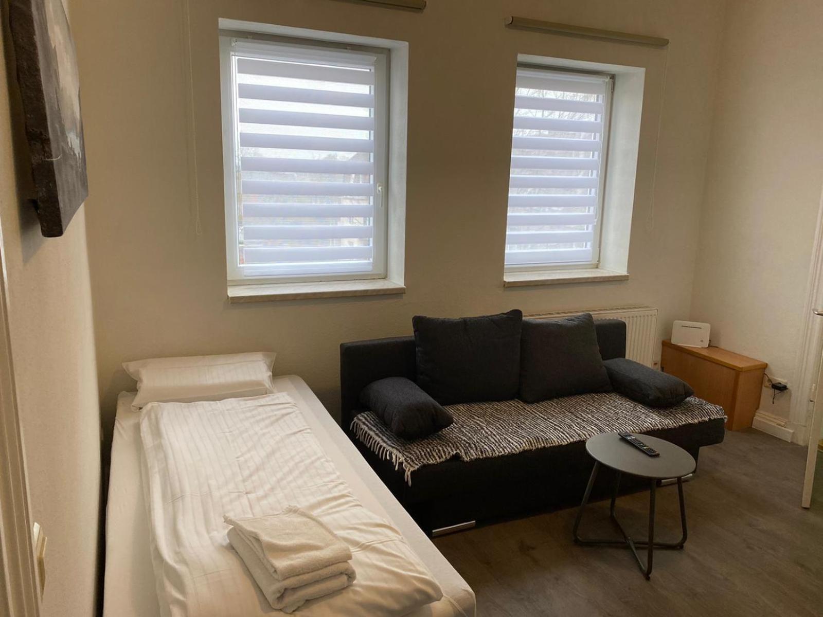 Modernes Apartment Mit 2 Schlafzimmern Und Privatparkplatz Nahe Innenstadt Neumünster Extérieur photo