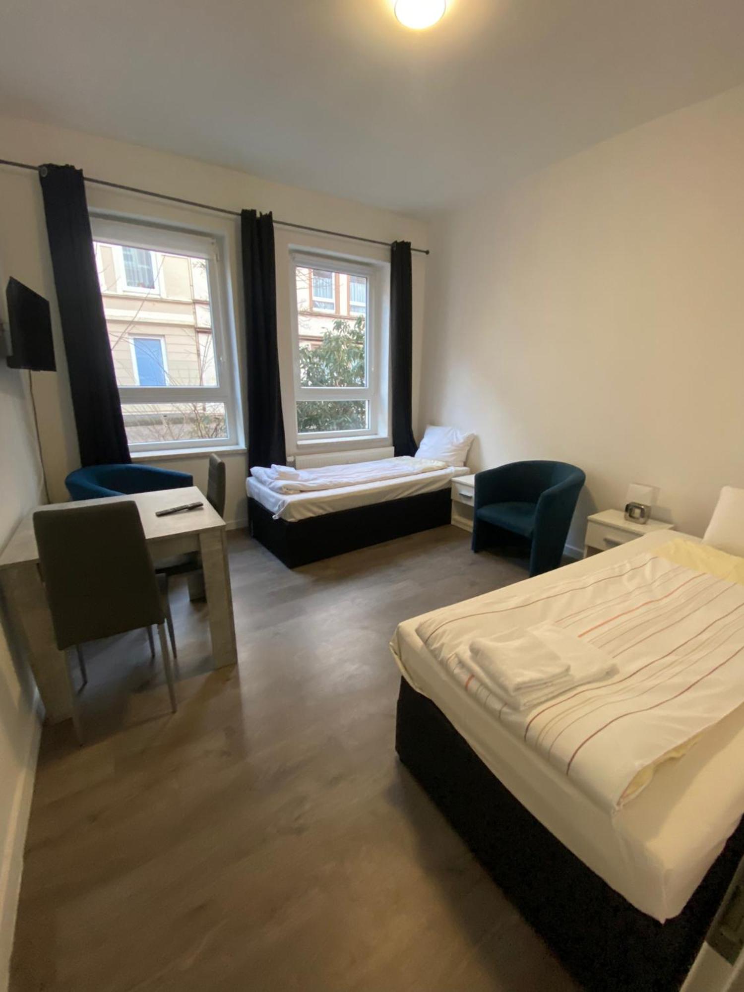 Modernes Apartment Mit 2 Schlafzimmern Und Privatparkplatz Nahe Innenstadt Neumünster Extérieur photo