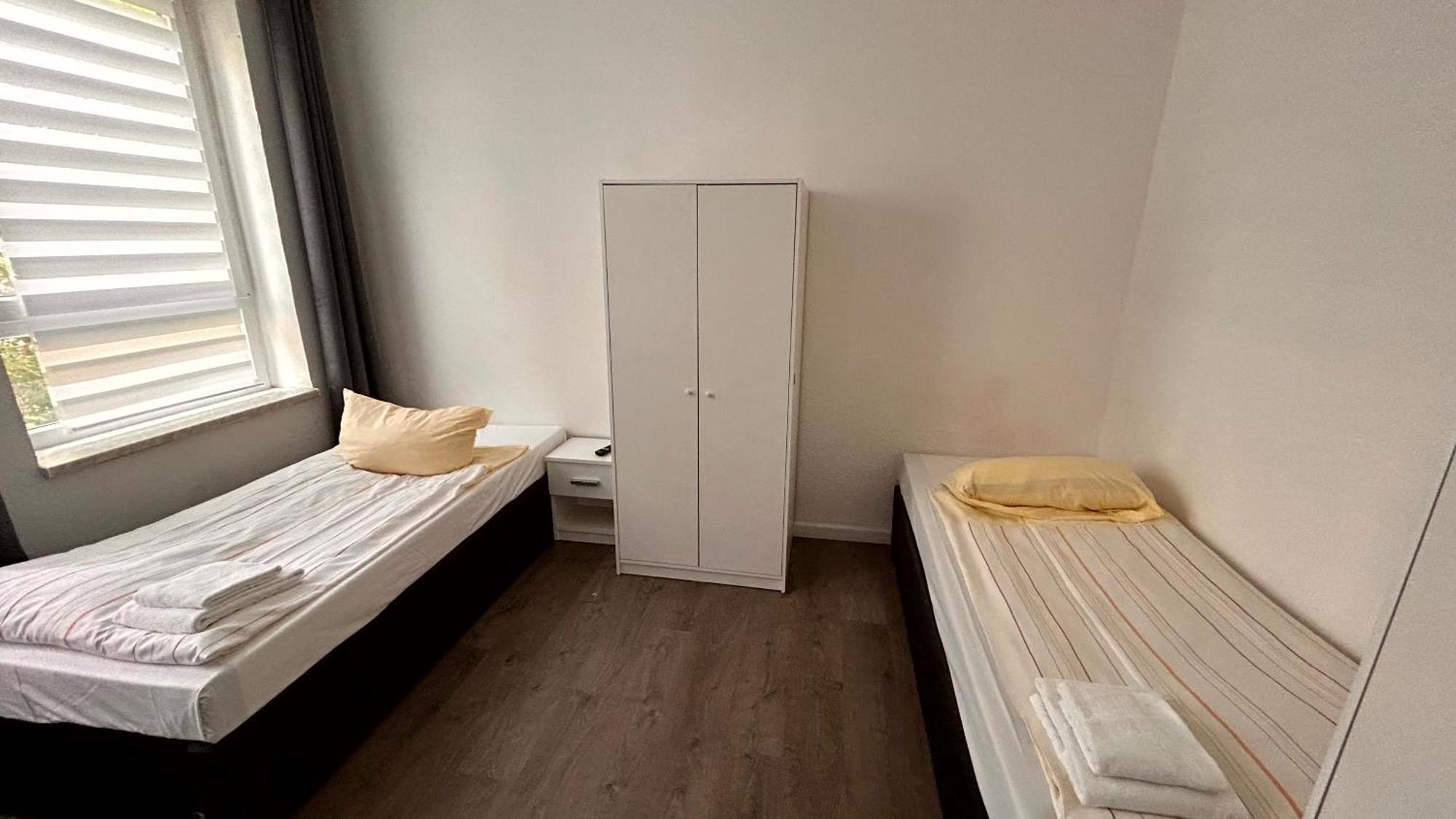 Modernes Apartment Mit 2 Schlafzimmern Und Privatparkplatz Nahe Innenstadt Neumünster Extérieur photo