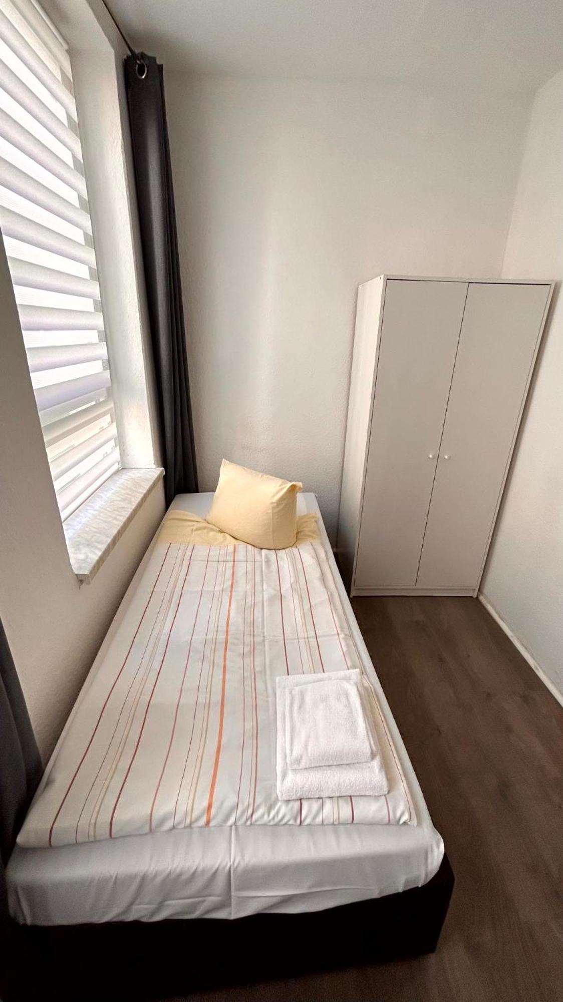 Modernes Apartment Mit 2 Schlafzimmern Und Privatparkplatz Nahe Innenstadt Neumünster Extérieur photo