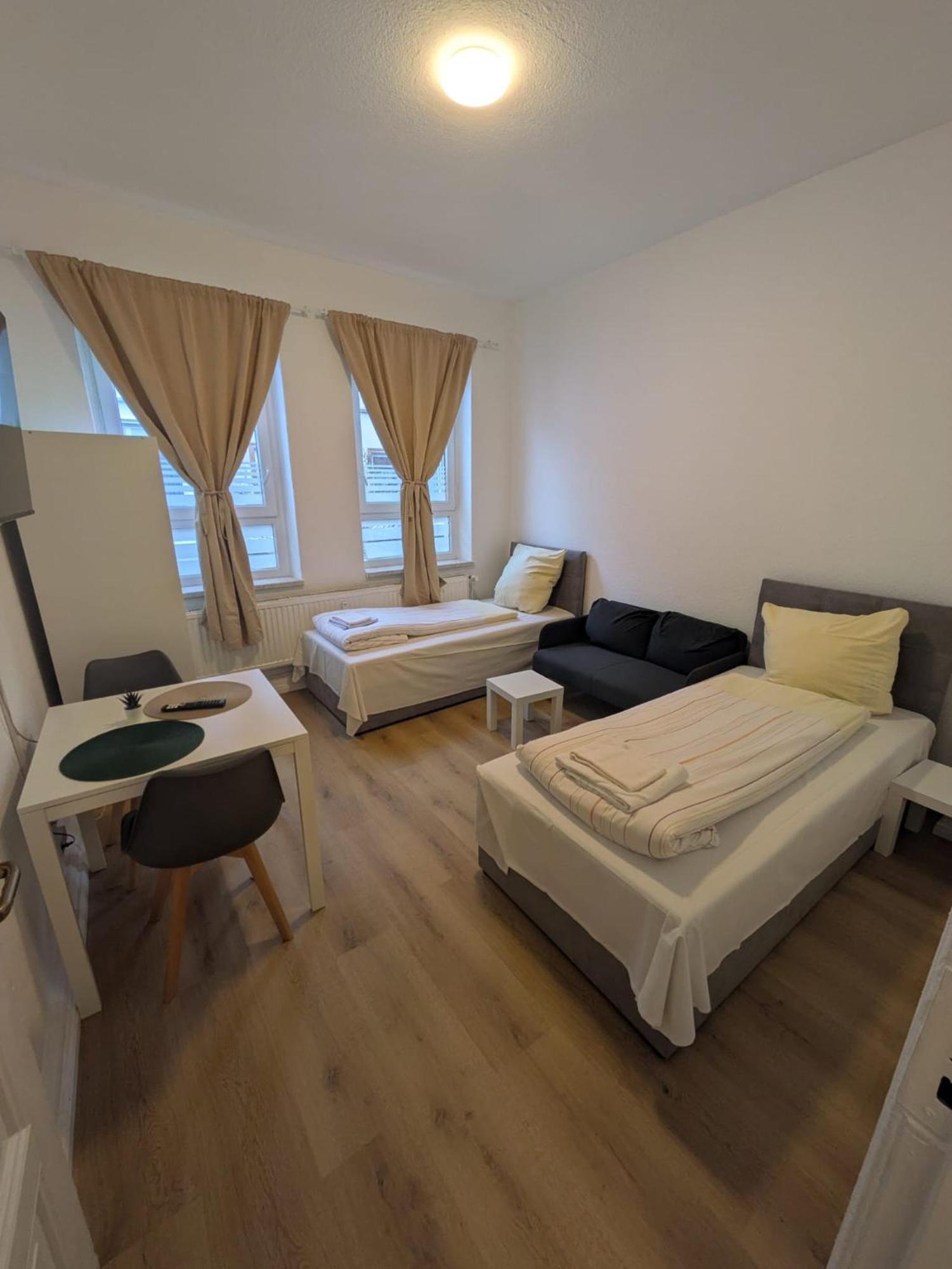 Modernes Apartment Mit 2 Schlafzimmern Und Privatparkplatz Nahe Innenstadt Neumünster Extérieur photo