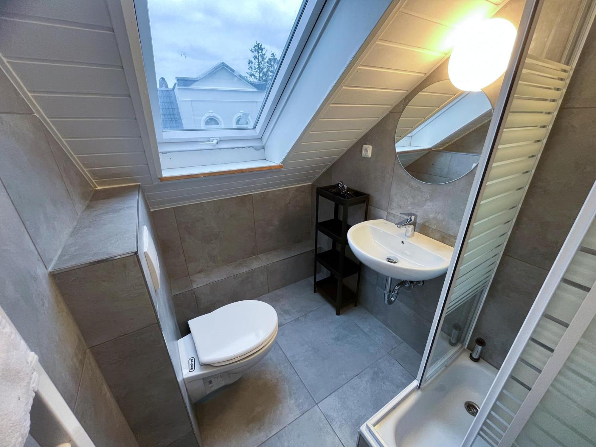 Modernes Apartment Mit 2 Schlafzimmern Und Privatparkplatz Nahe Innenstadt Neumünster Extérieur photo