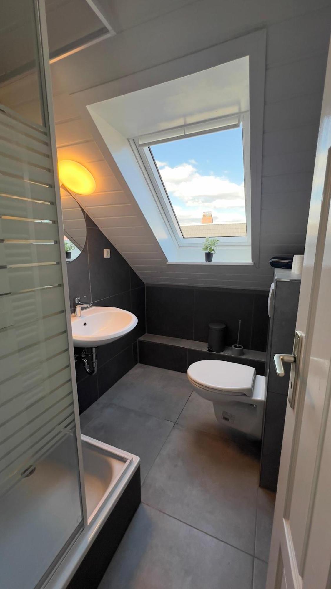 Modernes Apartment Mit 2 Schlafzimmern Und Privatparkplatz Nahe Innenstadt Neumünster Extérieur photo