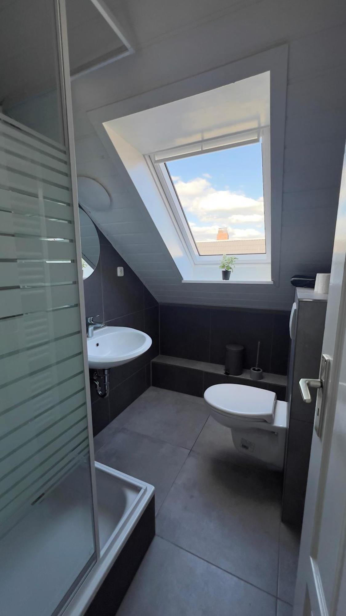 Modernes Apartment Mit 2 Schlafzimmern Und Privatparkplatz Nahe Innenstadt Neumünster Extérieur photo