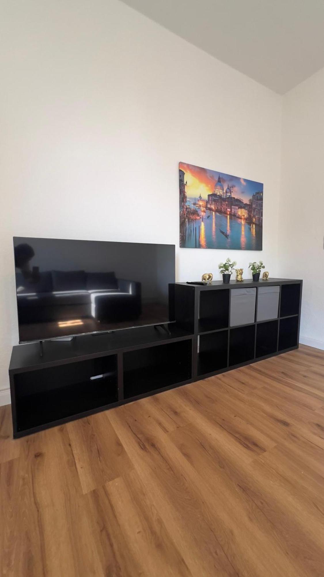 Modernes Apartment Mit 2 Schlafzimmern Und Privatparkplatz Nahe Innenstadt Neumünster Extérieur photo