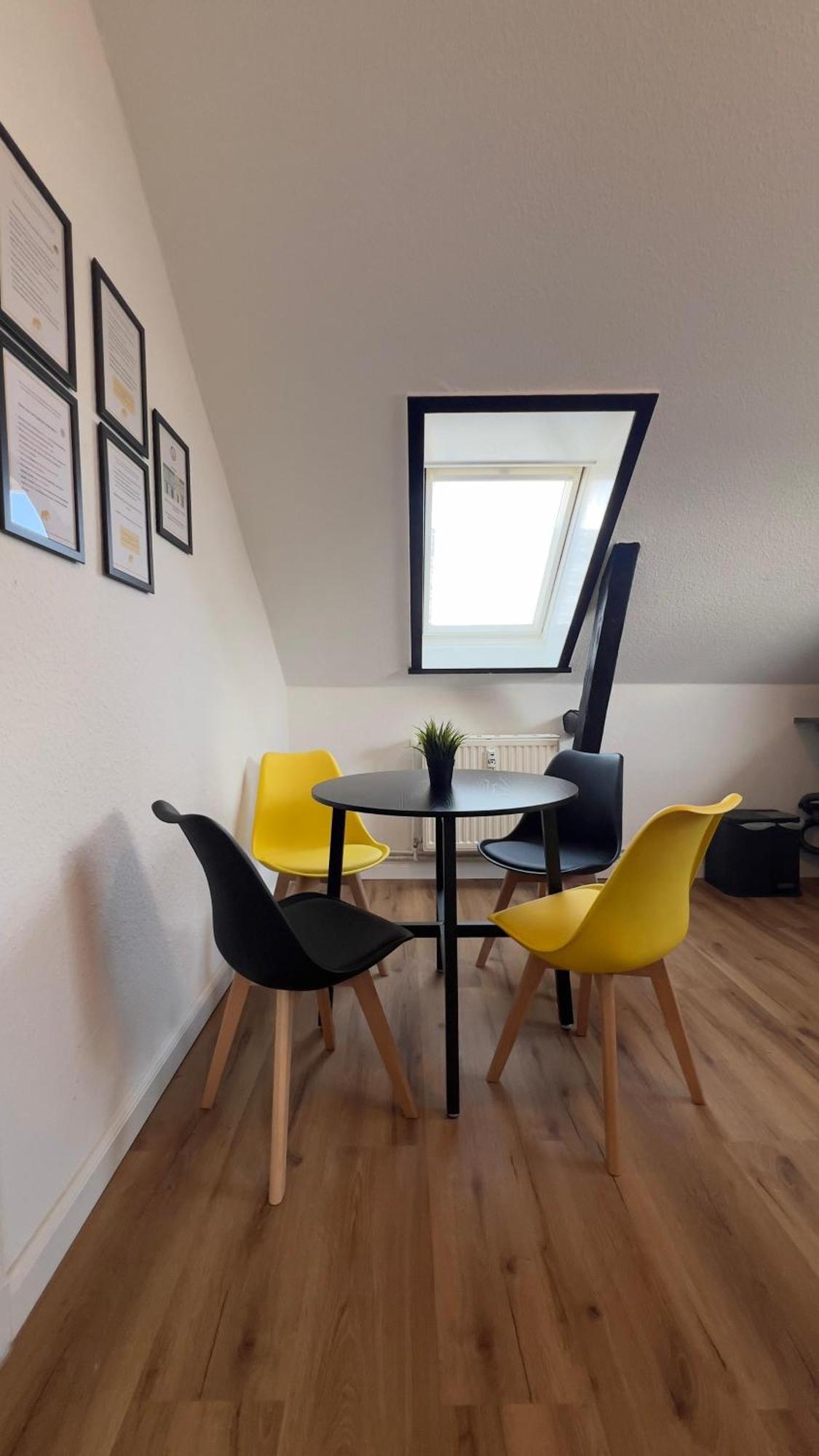 Modernes Apartment Mit 2 Schlafzimmern Und Privatparkplatz Nahe Innenstadt Neumünster Extérieur photo