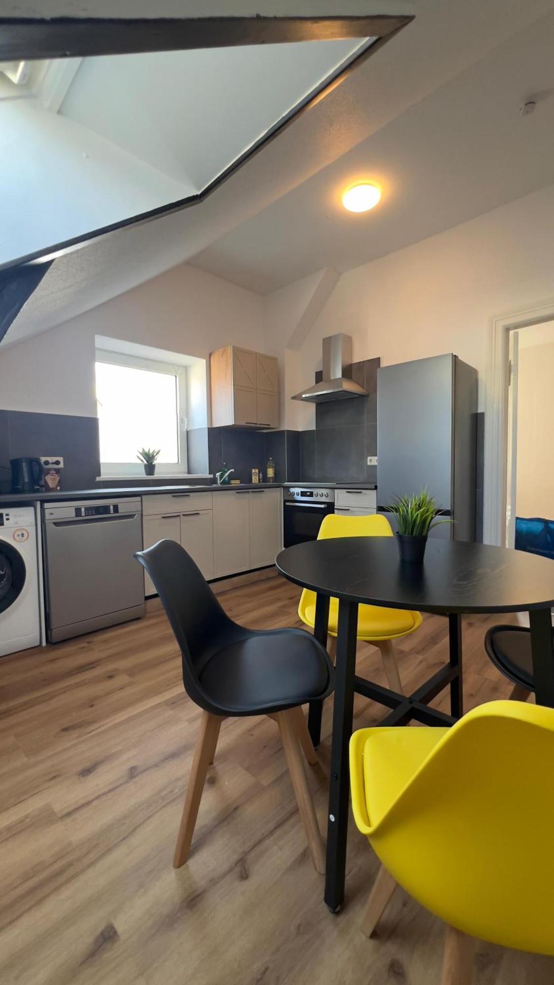 Modernes Apartment Mit 2 Schlafzimmern Und Privatparkplatz Nahe Innenstadt Neumünster Extérieur photo