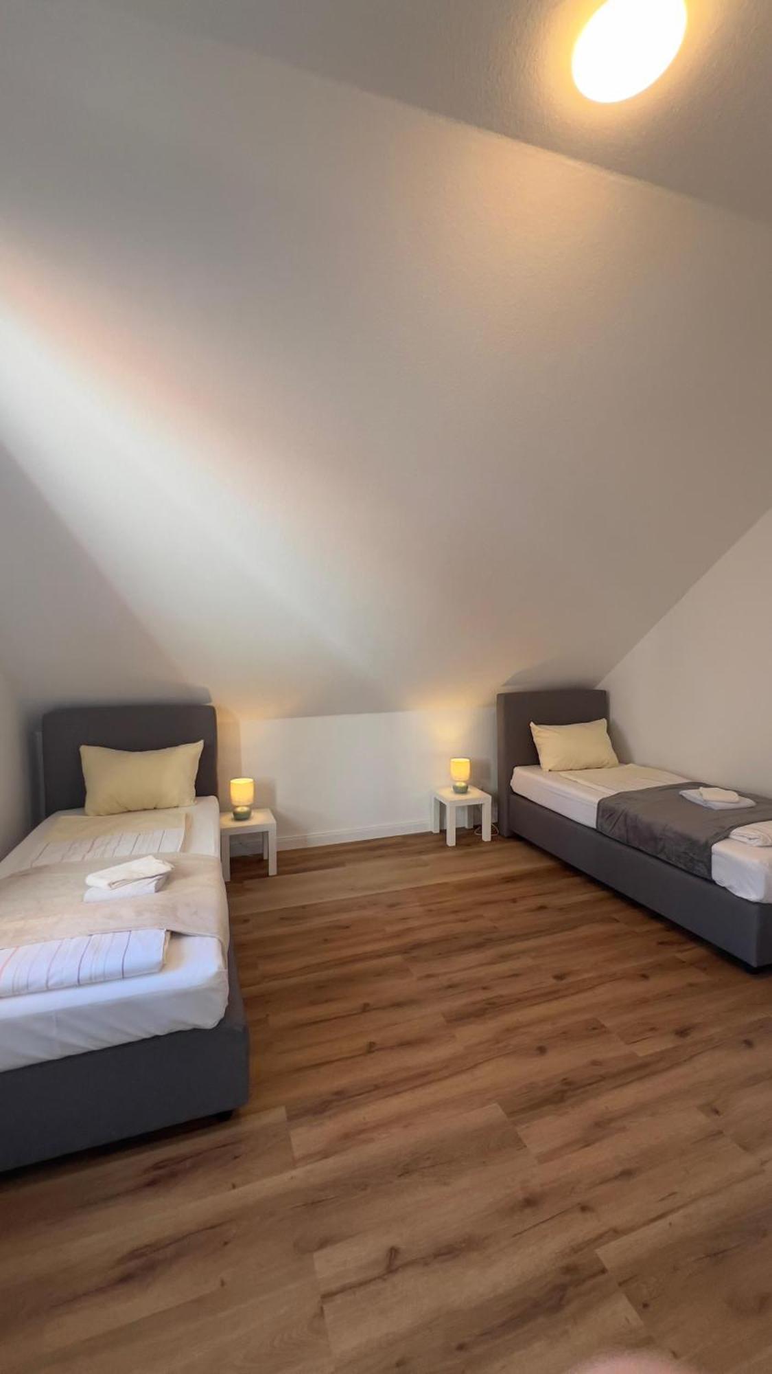 Modernes Apartment Mit 2 Schlafzimmern Und Privatparkplatz Nahe Innenstadt Neumünster Extérieur photo